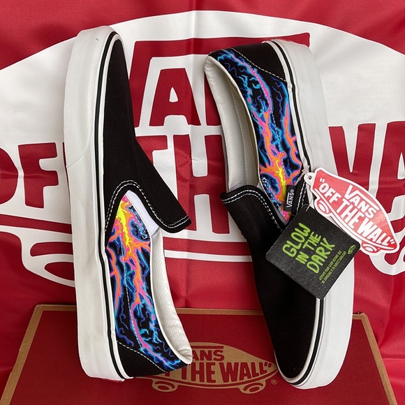 Vans Men’s Classic Slip On Electric Flame Black/True White sneakers - Picture 12 of 16